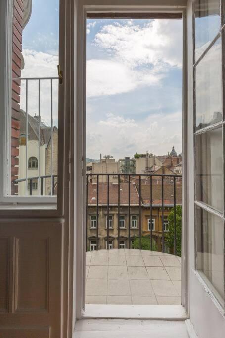 Grand Luxury On The Budapest Broadway W Jacuzzi Exterior foto